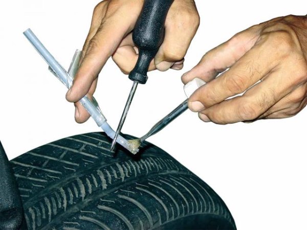 Быстрый ремонт бескамерных шин своими руками