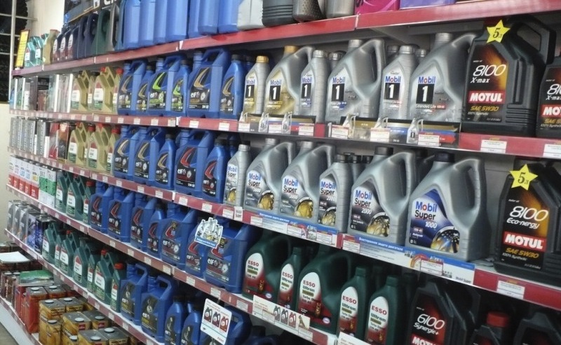 Совместимость моторных масел: как их правильно смешивать?