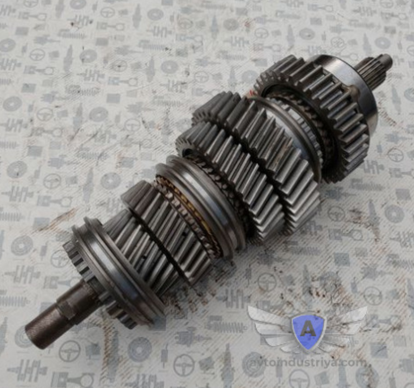 Вал вторичный КПП с гайкой МТЗ, Д-240 50-1701256